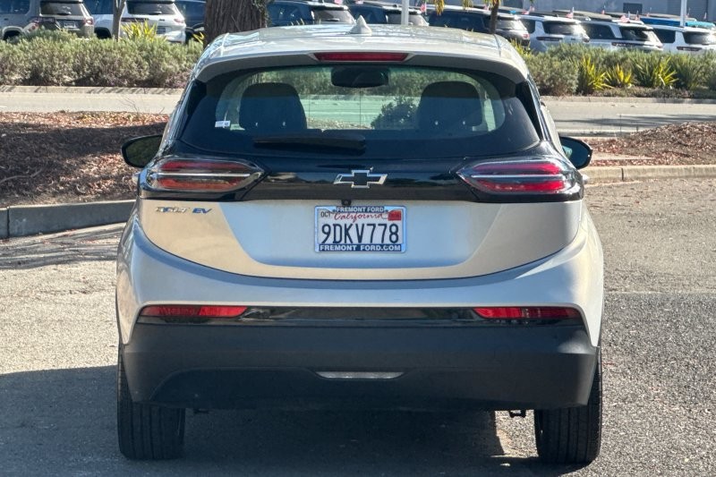Chevrolet Bolt EV Vehicle Full-screen Gallery Image 04
