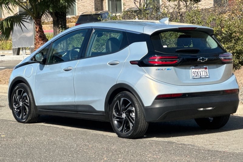 Chevrolet Bolt EV Vehicle Full-screen Gallery Image 05