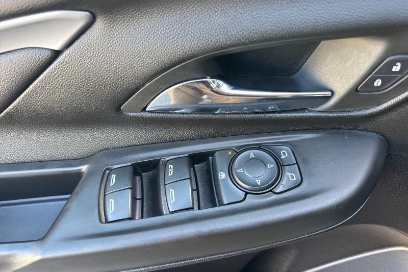 Chevrolet Bolt EV Vehicle Full-screen Gallery Image 11