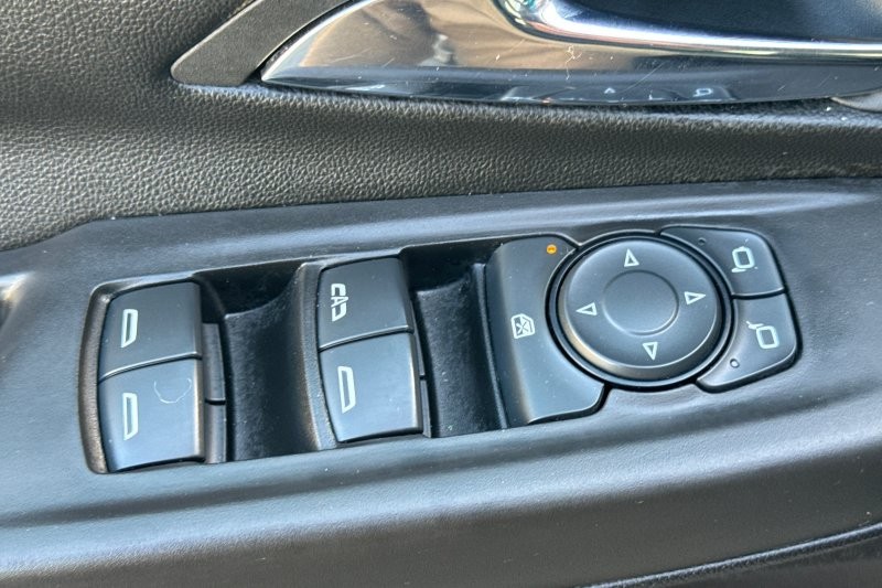 Chevrolet Bolt EV Vehicle Full-screen Gallery Image 12