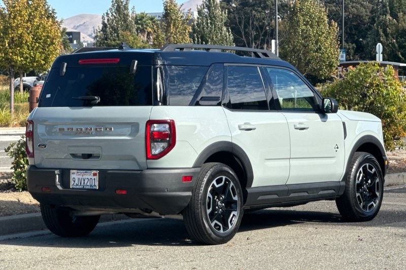Ford Bronco Sport Vehicle Full-screen Gallery Image 03