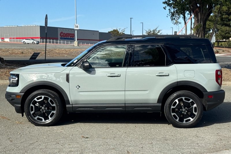 Ford Bronco Sport Vehicle Full-screen Gallery Image 07
