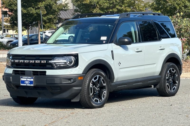 Ford Bronco Sport Vehicle Full-screen Gallery Image 08