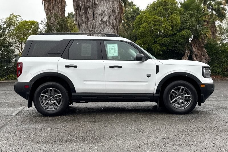 Ford Bronco Sport Vehicle Full-screen Gallery Image 02