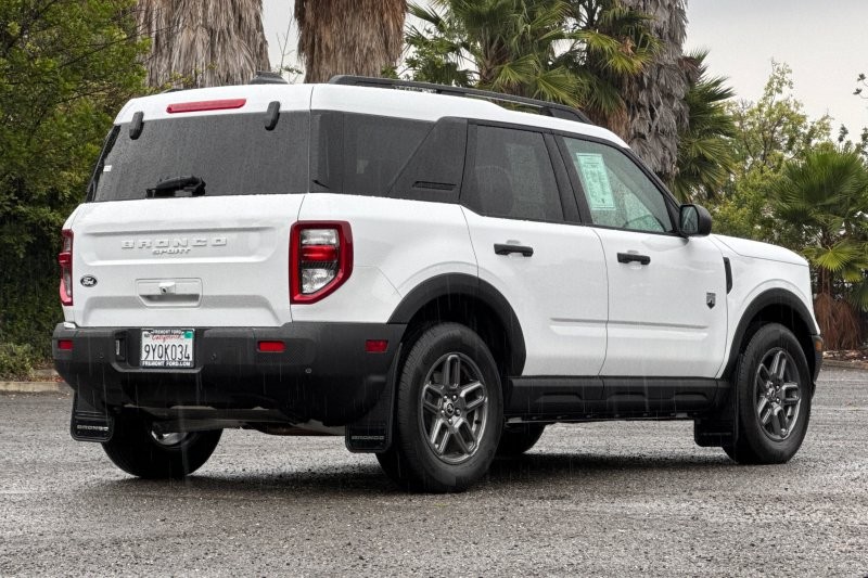 Ford Bronco Sport Vehicle Full-screen Gallery Image 03