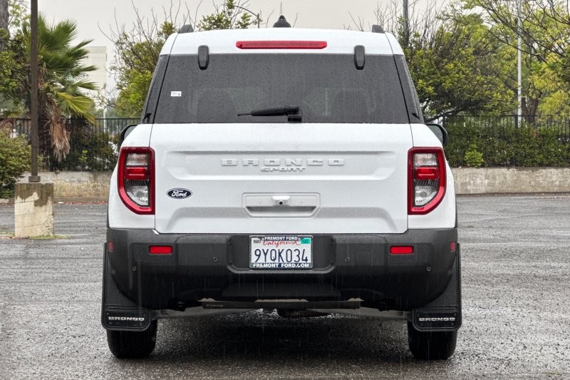 Ford Bronco Sport Vehicle Full-screen Gallery Image 04