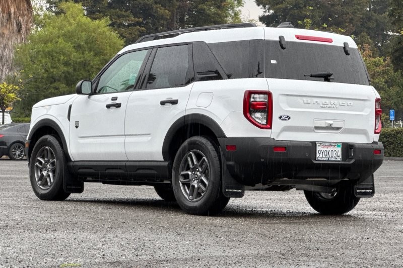 Ford Bronco Sport Vehicle Full-screen Gallery Image 05