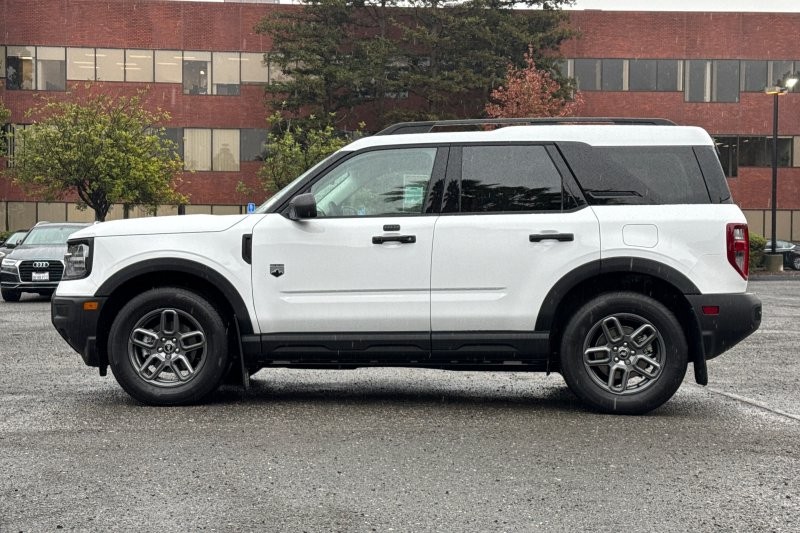 Ford Bronco Sport Vehicle Full-screen Gallery Image 06