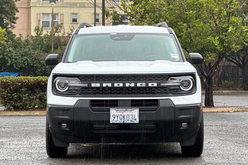 Ford Bronco Sport Vehicle Full-screen Gallery Image 08