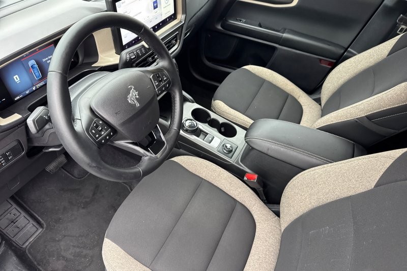 Ford Bronco Sport Vehicle Full-screen Gallery Image 09