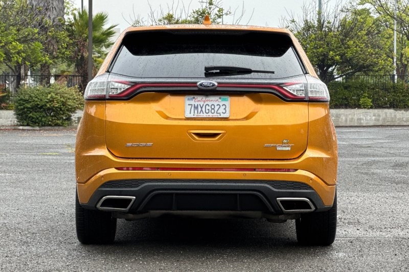 Ford Edge Vehicle Full-screen Gallery Image 04