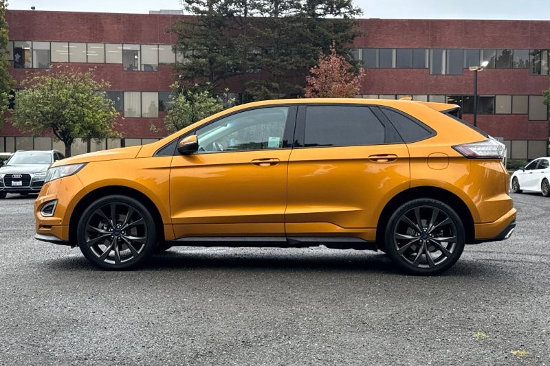 Ford Edge Vehicle Full-screen Gallery Image 06