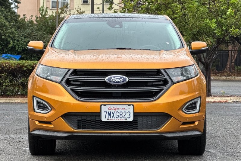 Ford Edge Vehicle Full-screen Gallery Image 08