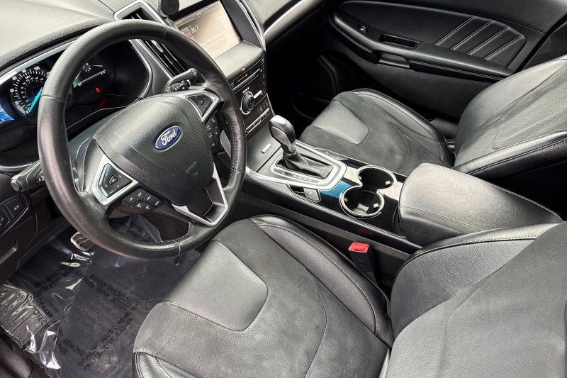 Ford Edge Vehicle Full-screen Gallery Image 09