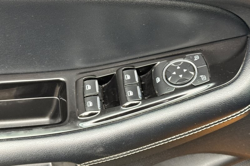 Ford Edge Vehicle Full-screen Gallery Image 11