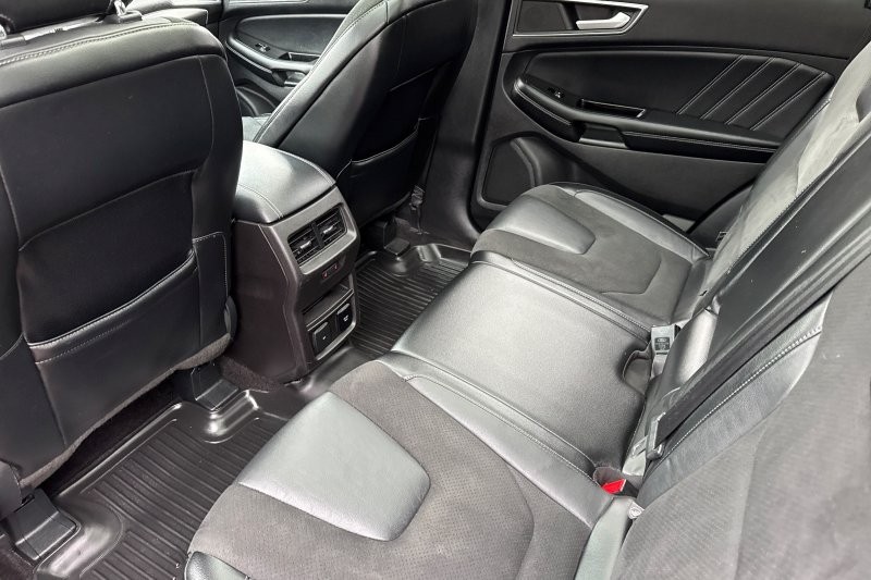 Ford Edge Vehicle Full-screen Gallery Image 13