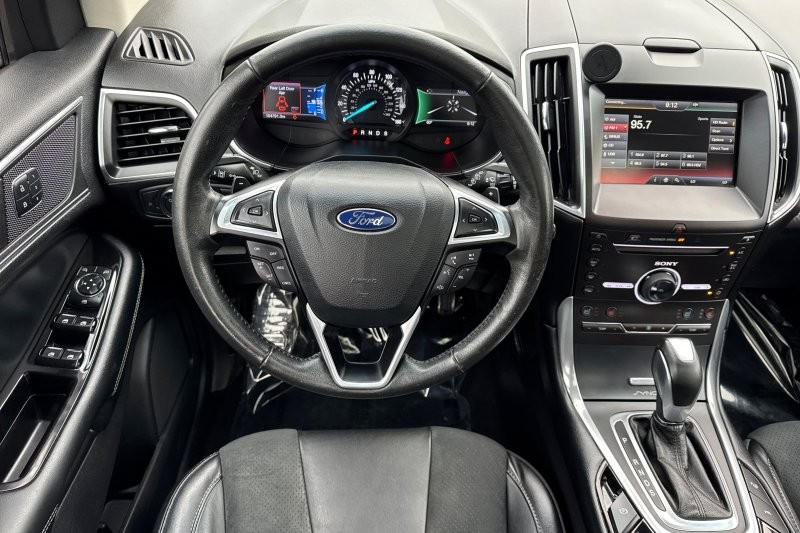Ford Edge Vehicle Full-screen Gallery Image 15