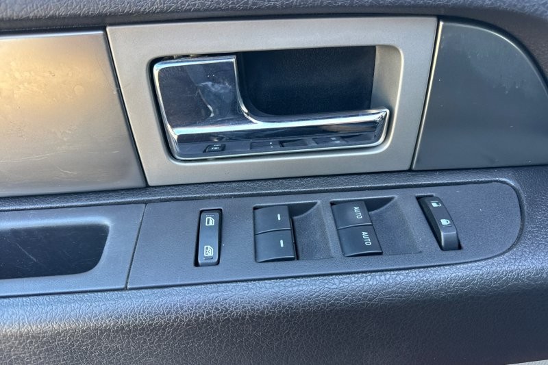 Ford F-150 Vehicle Full-screen Gallery Image 10
