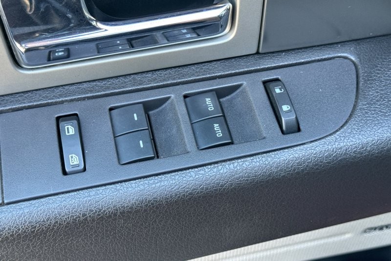 Ford F-150 Vehicle Full-screen Gallery Image 11