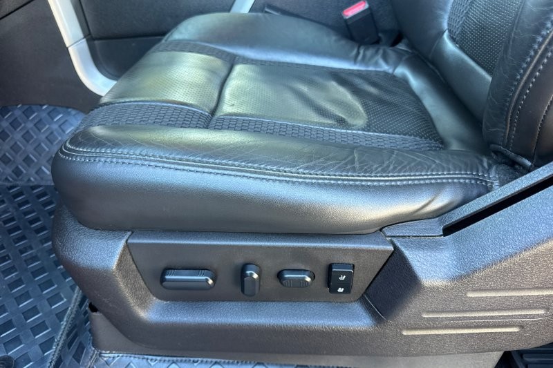 Ford F-150 Vehicle Full-screen Gallery Image 12