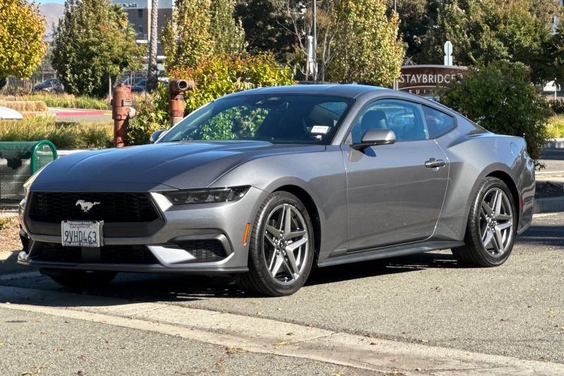 Ford Mustang Vehicle Full-screen Gallery Image 08