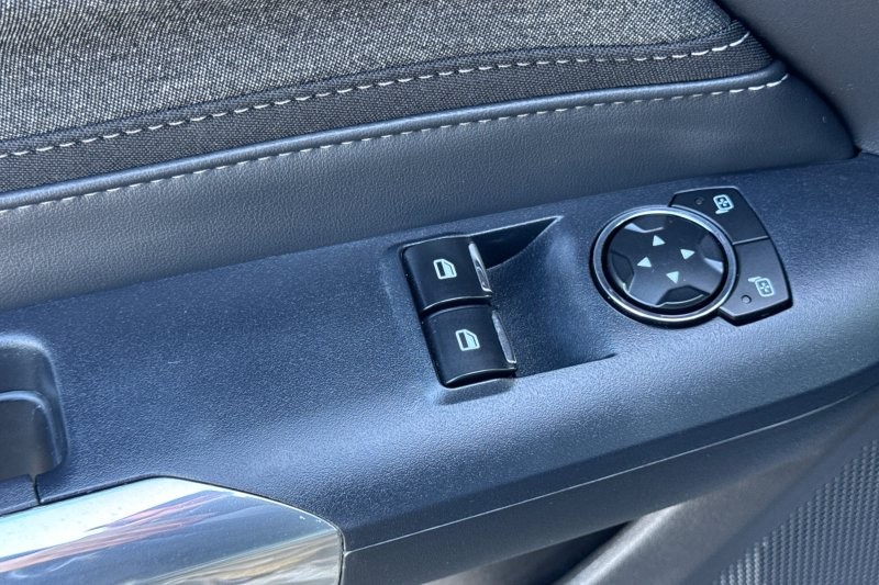 Ford Mustang Vehicle Full-screen Gallery Image 12