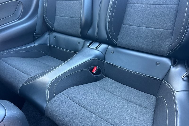 Ford Mustang Vehicle Full-screen Gallery Image 14