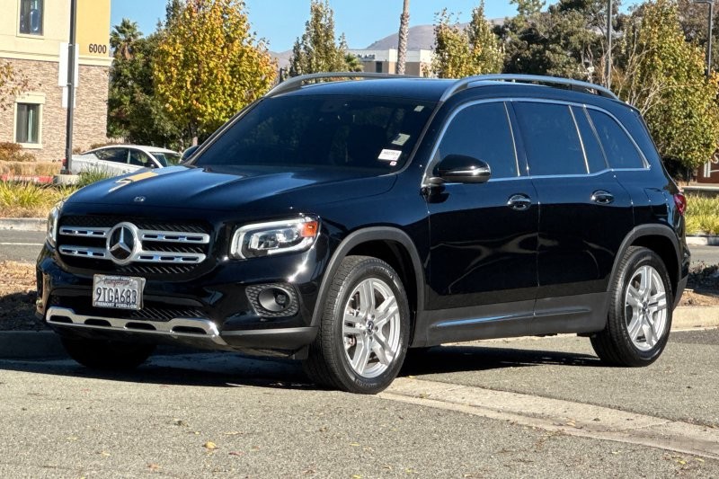 Mercedes-Benz GLB Vehicle Full-screen Gallery Image 08