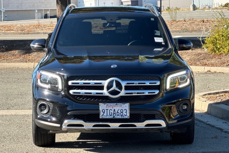 Mercedes-Benz GLB Vehicle Full-screen Gallery Image 09