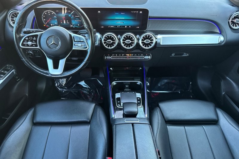 Mercedes-Benz GLB Vehicle Full-screen Gallery Image 15