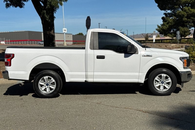 Ford F-150 Vehicle Full-screen Gallery Image 02