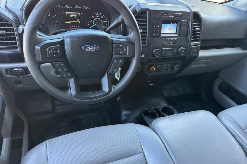 Ford F-150 Vehicle Full-screen Gallery Image 14