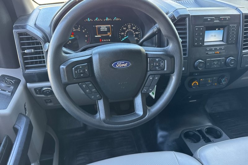 Ford F-150 Vehicle Full-screen Gallery Image 15