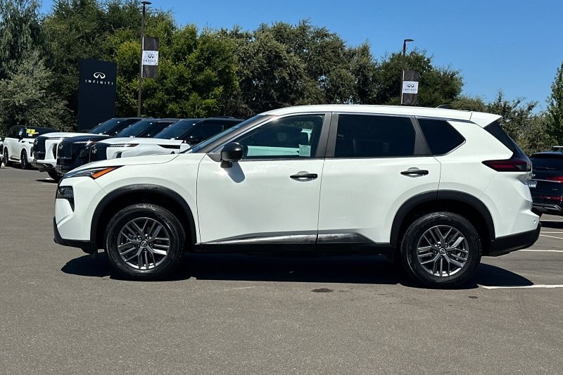 Nissan Rogue Vehicle Full-screen Gallery Image 07