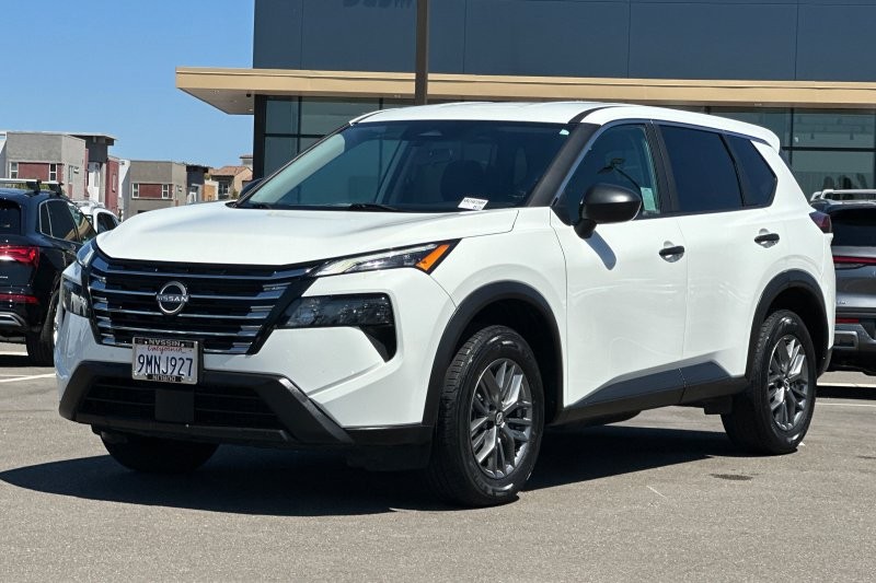 Nissan Rogue Vehicle Full-screen Gallery Image 08
