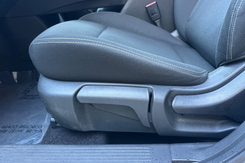 Nissan Rogue Vehicle Full-screen Gallery Image 14