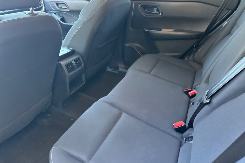 Nissan Rogue Vehicle Full-screen Gallery Image 15