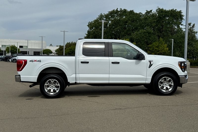 Ford F-150 Vehicle Full-screen Gallery Image 03