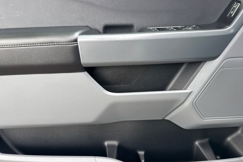Ford F-150 Vehicle Full-screen Gallery Image 11