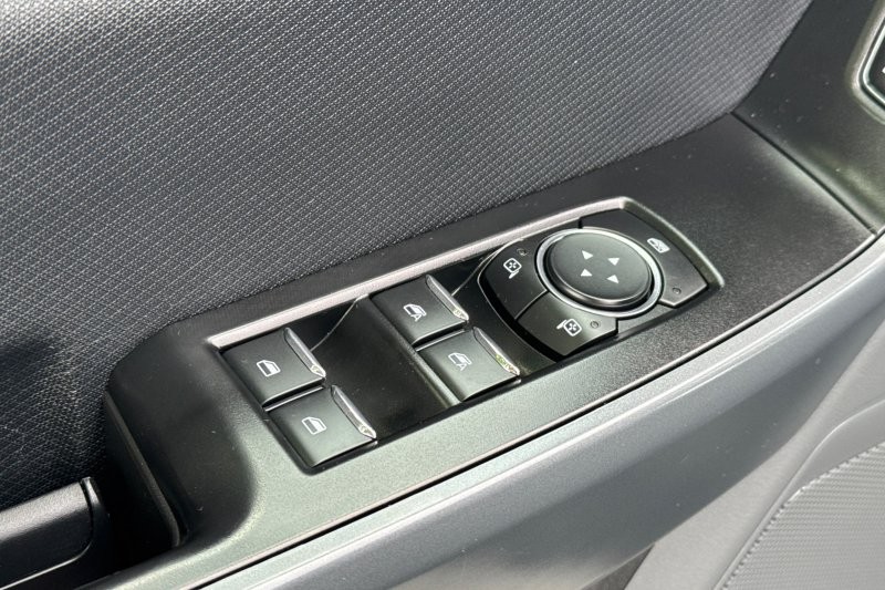 Ford F-150 Vehicle Full-screen Gallery Image 12