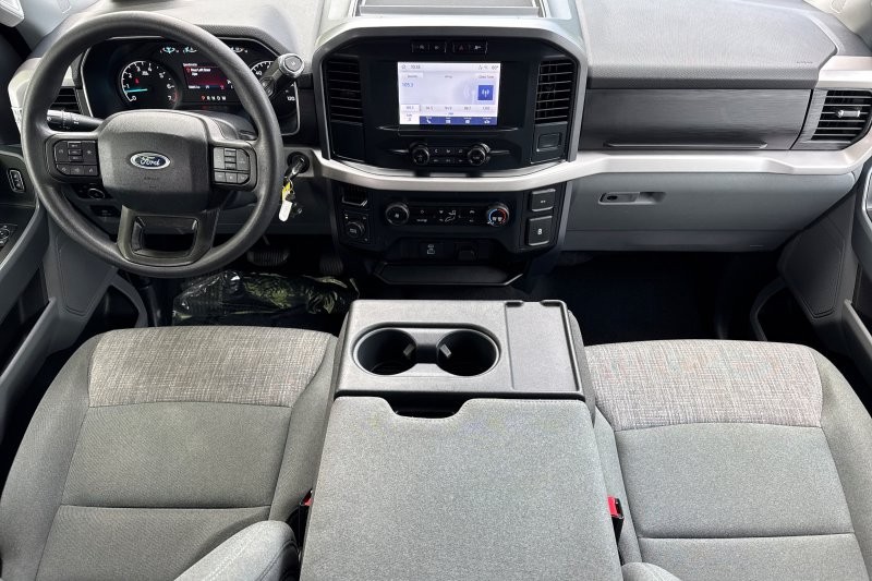 Ford F-150 Vehicle Full-screen Gallery Image 15