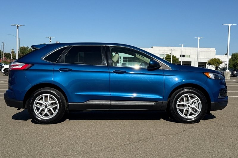 Ford Edge Vehicle Full-screen Gallery Image 03