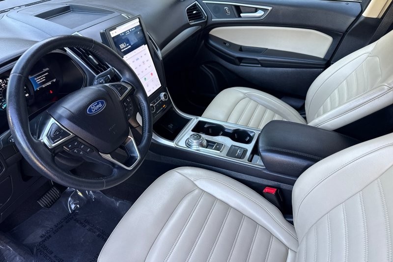 Ford Edge Vehicle Full-screen Gallery Image 10