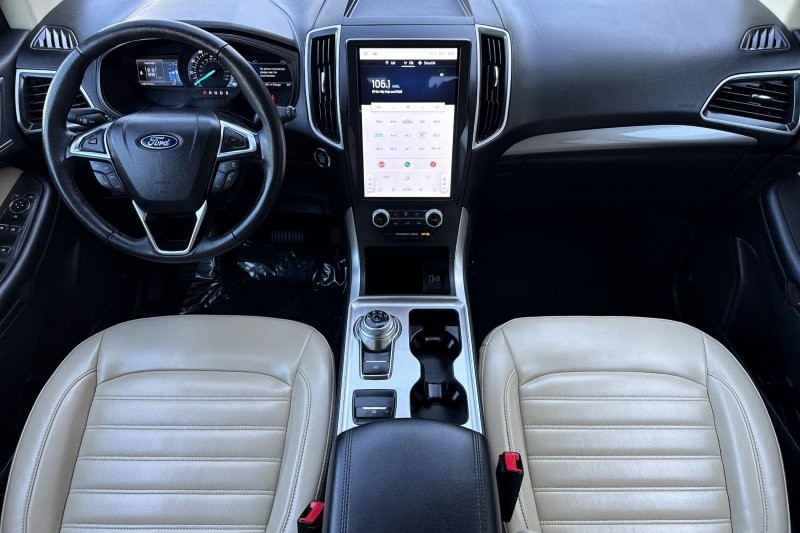 Ford Edge Vehicle Full-screen Gallery Image 15