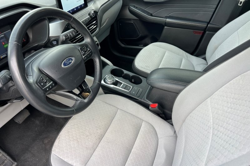 Ford Escape Vehicle Full-screen Gallery Image 10