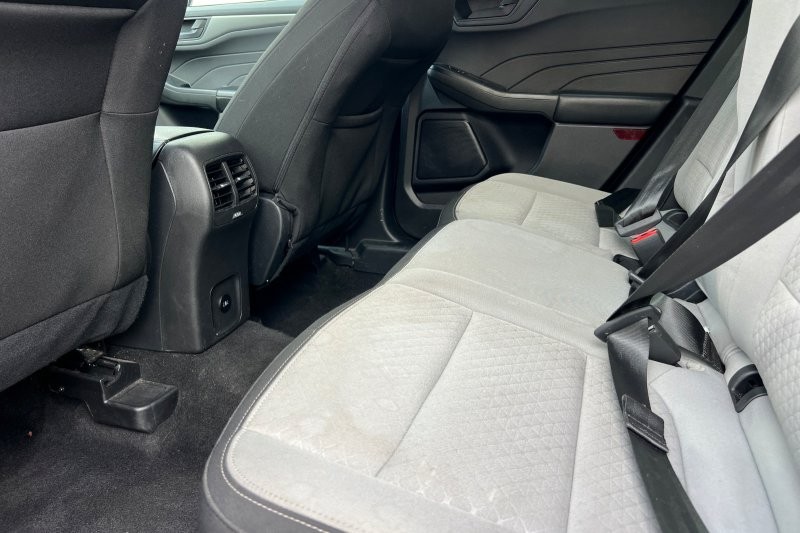 Ford Escape Vehicle Full-screen Gallery Image 14