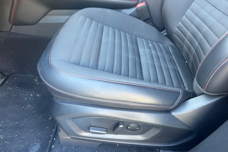 Ford Explorer Vehicle Full-screen Gallery Image 12