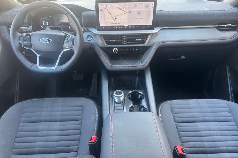 Ford Explorer Vehicle Full-screen Gallery Image 14