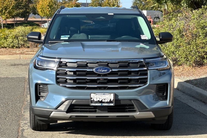 Ford Explorer Vehicle Full-screen Gallery Image 08