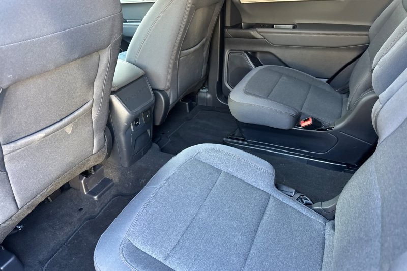 Ford Explorer Vehicle Full-screen Gallery Image 13